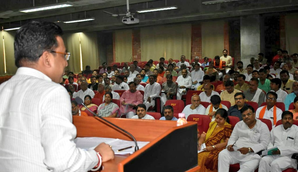 sunilbansalbjp's tweet photo. कानपुर बुंदेलखंड क्षेत्र की बैठक में। https://t.co/Hg1Y9q1W8c