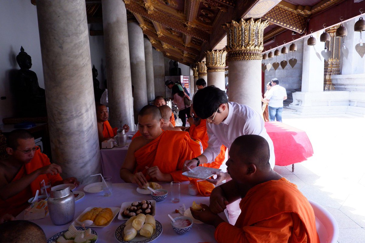 true_fantasia's tweet image. "โฟกัส" พร้อมเหล่าแฟนคลับ ร่วมทำบุญถวายเพล ภัตตาหารในวันคล้ายวันเกิดปีนี้ที่กำลังจะมาถึง อิ่มบุญ อิ่มสุขกันถ้วนหน้า ขอบคุณแฟนๆที่รักทุกคนนะคะ #TrueFantasia