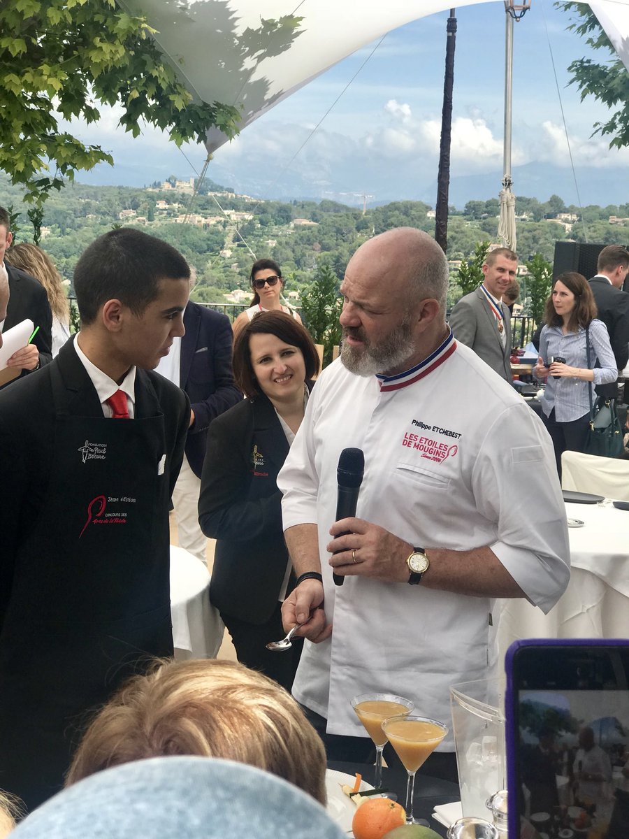 valentindonato_'s tweet photo. Un dimanche ensoleillé pour le festival de gastronomie à @villedemougins ☀️
Rendez-vous jusqu’à ce soir pour découvrir des grands chefs et des produits exceptionnels 👍
👉 #CotedAzurFrance #LesEtoiles2018 https://t.co/noIH0yyQ7y