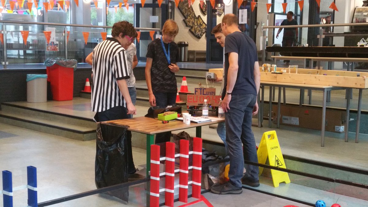 Tijdens de FLL off-season oefenen voor FTC Dutch Open over twee weken! Good busy!