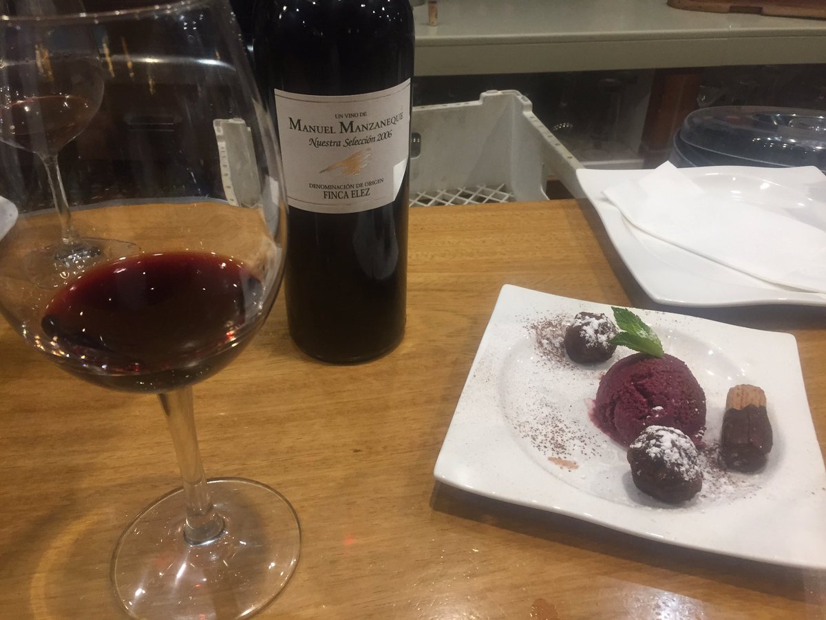 Magnífica cata maridada de los vinos de @bodegamanzanequ de la <a href="/FincaElezDO/">D.O. Finca Elez</a> en el #MesónlaEstancia de la mano de <a href="/PickingMalaga/">PickingMalaga</a>