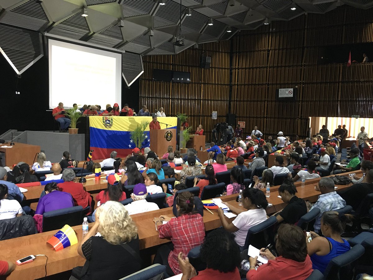 JauaMiranda's tweet photo. IV CONGRESO DEL PSUV   https://t.co/kx75NHV3gB “El Partido tiene que ejercer su función como “maquinaria electoral”, pero principalmente, como instrumento de transformación de la sociedad, desde los sistemas de dirección y gestión general del país”. Comandante Hugo Chávez Frías. https://t.co/QoN0O5p0QP