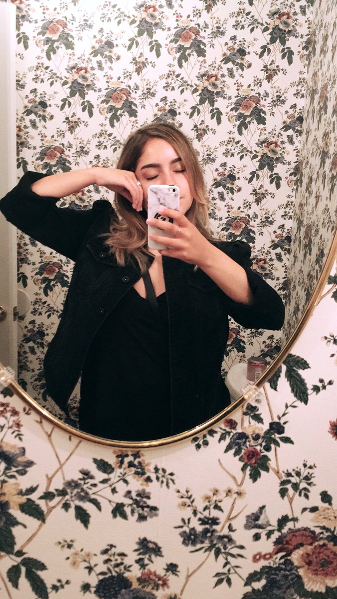 MikalaDrew's tweet photo. I’m blonde now. 🤘🏼🖤👽. https://t.co/6eWYB32gZg