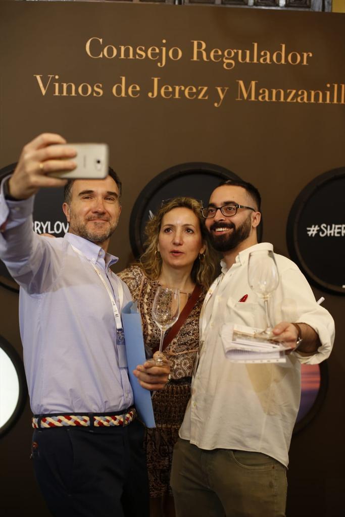VinosJerez's tweet photo. Los #SherryLover disfrutando del evento imprescindible de los #VinosDeJerez: #VinobleJerez. https://t.co/MjW78fzlcB