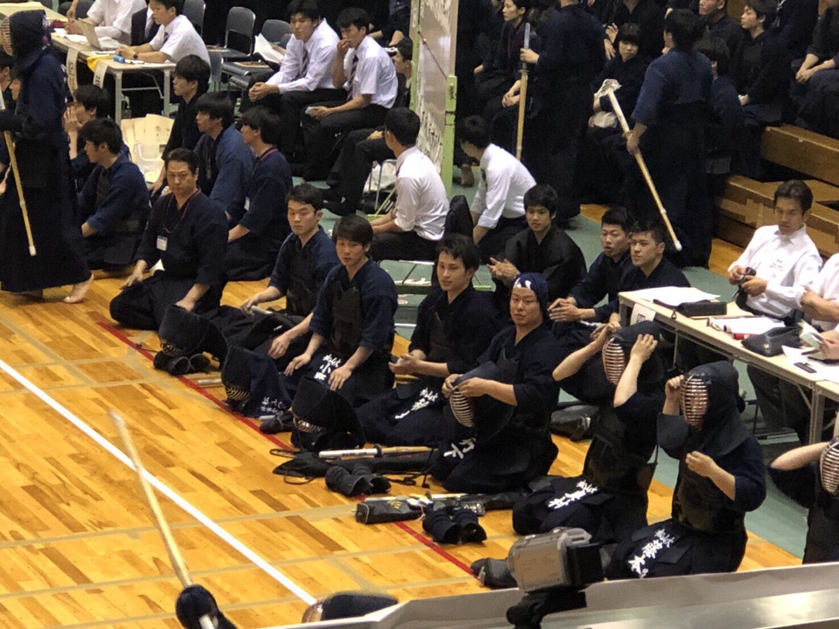 MatsuyamaUKendo's tweet photo. 6月2日〜3日福岡にて西日本大会に出場しました！女子はベスト16、男子は第3位に入賞しました！女子はそれぞれ一本の重みを改めて感じることができました。男子はここで満足せず、明日からまた気持ちを切り替えて一戦必勝していきたいと思います。応援に来てくださった方々、ありがとうございました。 https://t.co/PI3SZX8YhM