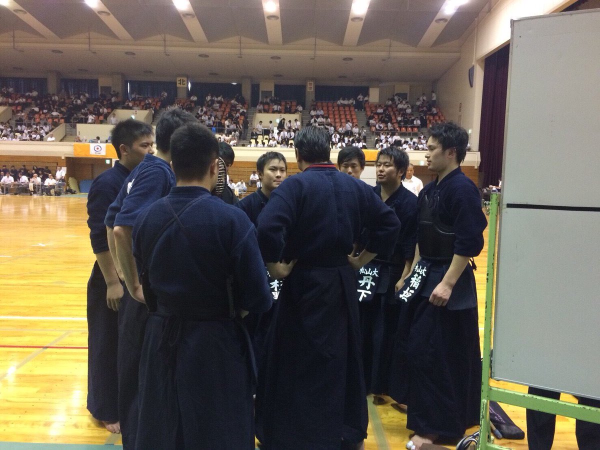 MatsuyamaUKendo's tweet photo. 6月2日〜3日福岡にて西日本大会に出場しました！女子はベスト16、男子は第3位に入賞しました！女子はそれぞれ一本の重みを改めて感じることができました。男子はここで満足せず、明日からまた気持ちを切り替えて一戦必勝していきたいと思います。応援に来てくださった方々、ありがとうございました。 https://t.co/PI3SZX8YhM