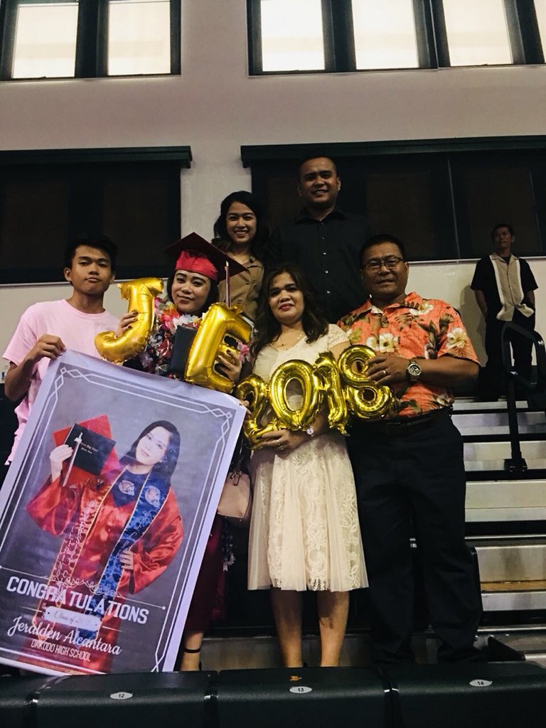 _jedennn's tweet photo. Let the new adventures begin.👩🏻‍🎓🎓🐶❤️💙 https://t.co/D4e1HTL0Qr