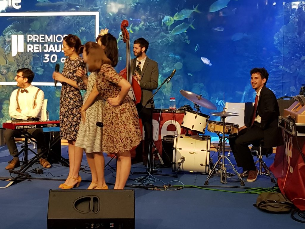 NEUDC_RNE's tweet photo. ¡Qué buen rato, pero qué buen rato hemos pasado en @Oceanografic_vl escuchando en directo a @DomisolSISTERS! https://t.co/T1qbf7L5gy