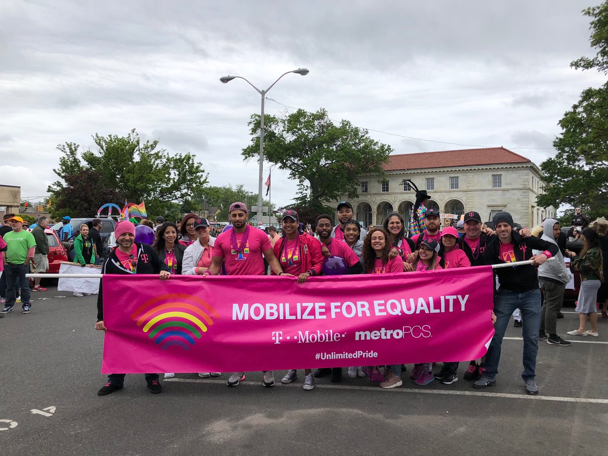 realmelstrauss's tweet photo. NJ Pride today in Asbury Park with @TMobile representing! Amazing Day! #NErules @Funch11 @maggie_venango @JohnLegere @JennieMontanye @JonFreier https://t.co/5ht2ZOiYKZ