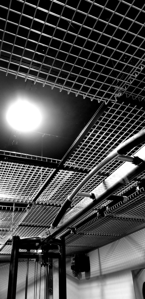 tjgalda's tweet image. Temporarily modified the hotel gym roof for full height.   Best way to crush the jet lag.  #standByToGetSome @jockowillink