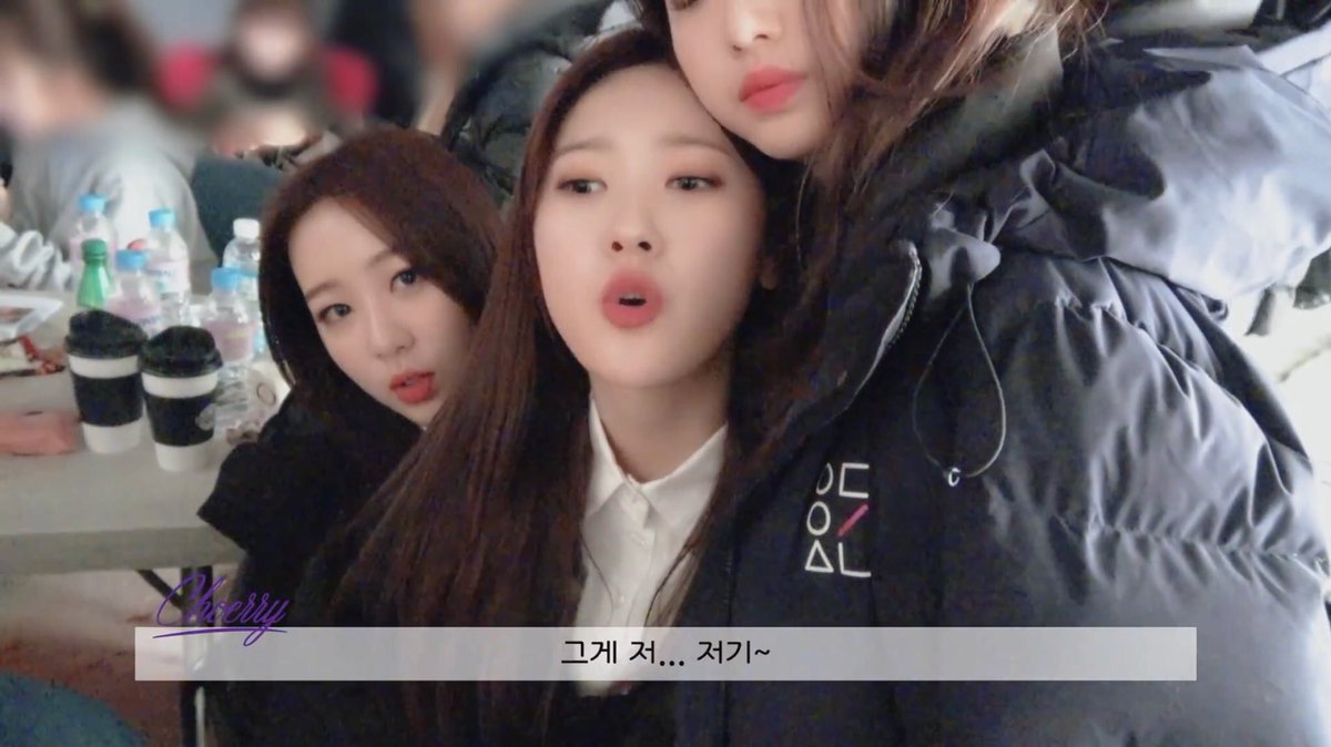 yvesdoingthings's tweet image. 💜💜🦇happy birthday to our pretty purple bat!!!!🦇💜💜
you are such a great girl who deserves the world and more.
have the most wonderful day ever you little sunshine, we all love you so so much 
(isn’t she the cutest snuggled on yves’ lap with yeojin)
#HappyChoerryDay
