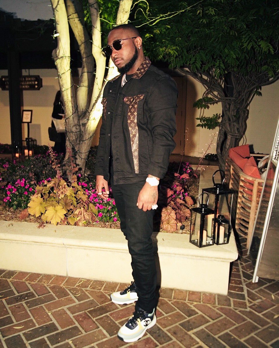 davido's tweet photo. When you livin like this!! THEY SUPPOSE TO HATE 😫⚡️🤑 https://t.co/Vylw6nYU25