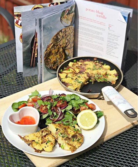SlimmingWorld's tweet photo. Our new #recipe book “Slimming World's Eat More for Less” is packed full of delicious, low-cost meals to fill you up without breaking the bank. Get a FREE copy when you buy a 12-week Countdown in #SlimmingWorld groups, but hurry – the offer ends on June 9th! #SWMore4Less https://t.co/1cZbPPDetq
