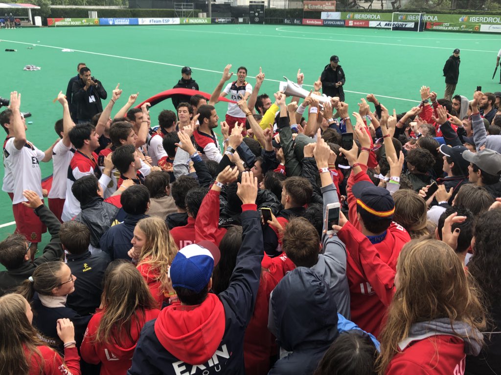 jordialastrue's tweet photo. Enhorabuena CAMPEONES!
Premio merecido a un año lleno de esfuerzo y trabajo de EQUIPO!
Mención especial para su Coach @carlosgcuenca!
#FinalFourRCPB https://t.co/c8pWJUmiIa
