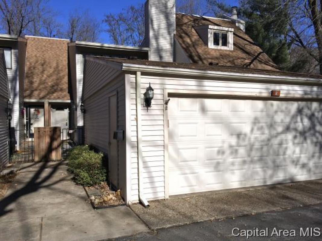 DebbieLewison's tweet image. I would love to show you my #listing at 2  Country Place #Springf... tour.circlepix.com/home/KESW7Z 
RE/MAX Professionals