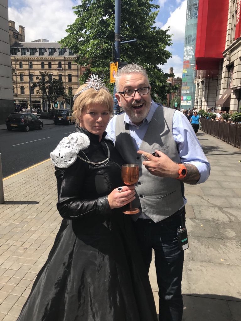 ThronesConUK's tweet photo. There’s nothing quite like the royal seal of approval! #Cersei #ThronesCon #DraigCon #Cosplay @The_Printworks https://t.co/ZNl2FqSUXd