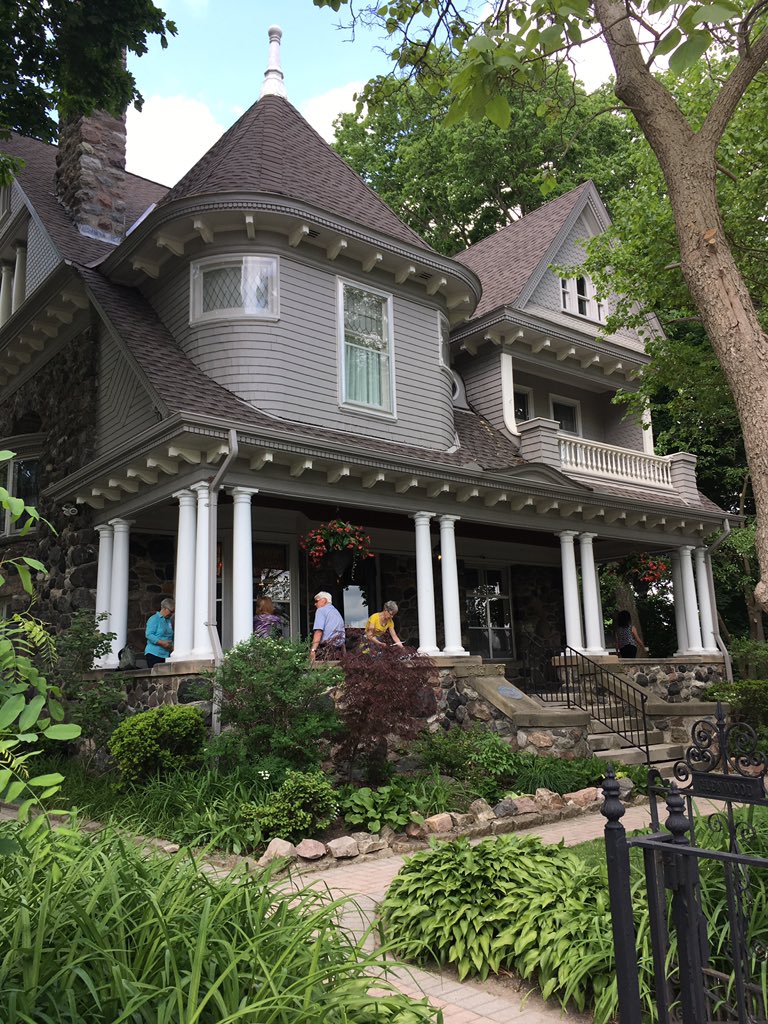KyleGonyou's tweet photo. Glenwood, built in 1900 for Andrew Durand and his family. Now home to Chinneck Law #GHHT2018 @ACOLondonOnt https://t.co/ceyshfszVZ