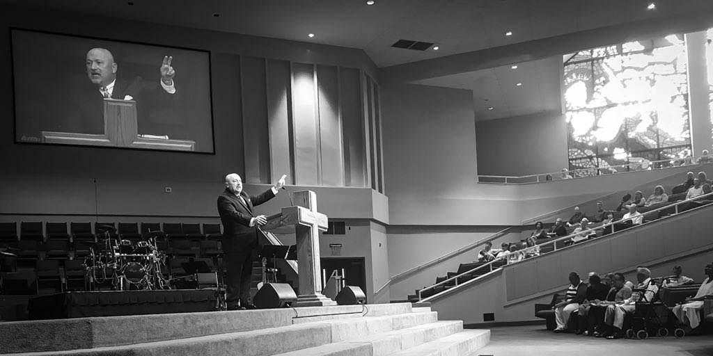 paulthomasdavis's tweet photo. The grass is only greener over the SEPTIC tank!
- @DrDanNcrest 

#FinishingTheWork #Northcrest #DanLanier #DannyLanier #Truth https://t.co/yxuSxicfbl