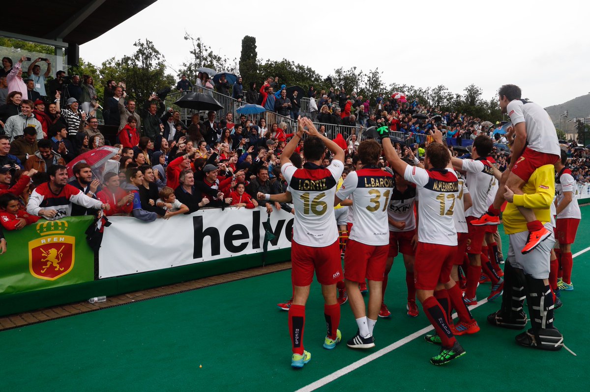 RCPoloBarcelona's tweet photo. CAMPEONES DE LIGA!!! El RC Polo DHA derrota al Júnior en la tanda de penaltis de la final y suma su Liga nº15! ¡¡¡Gracias a todos!! https://t.co/8mZ0zgEXAE #FinalFourRCPB #RCPB #EXINGroup https://t.co/9nUUT3jBU4
