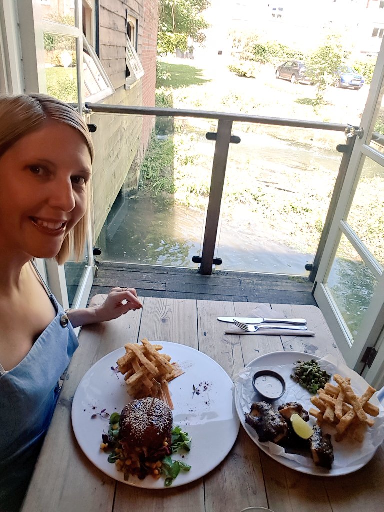 kellettl's tweet photo. oh and whilst I'm on the food topic ... had another amazing lunch at @offbeetfood today 😍 So yummy and tasty as always! The new menu is soooo good!! #OffBeet #OffBeetFood #Vegan #Yummy #Hampshire https://t.co/aeML3xXCGJ