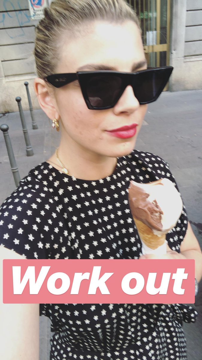 merybestiatutta's tweet photo. Impazzisco per la Sua bellezza 💛💋🍦🎤💥

#realb @MarroneEmma #live #Rds #Radiocity #Milsno https://t.co/mc2qzr9n4P