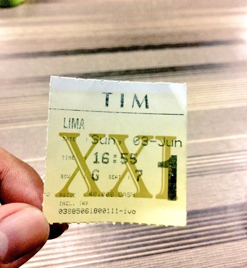 elwielwi's tweet photo. Barusan nonton #FilmLima, yaaaampunn bagus betttt! Tadinya, gue sempet ngira kalau #FilmLima ini cuman akan nampilin kebhinekaan ala2 permukaan doang, yg cuman toleransi di ritus2 keagamaan doang, ternyata gua salah. #FilmLima lebih dari itu!
@LolaAmaria https://t.co/SxAE8c5VuB