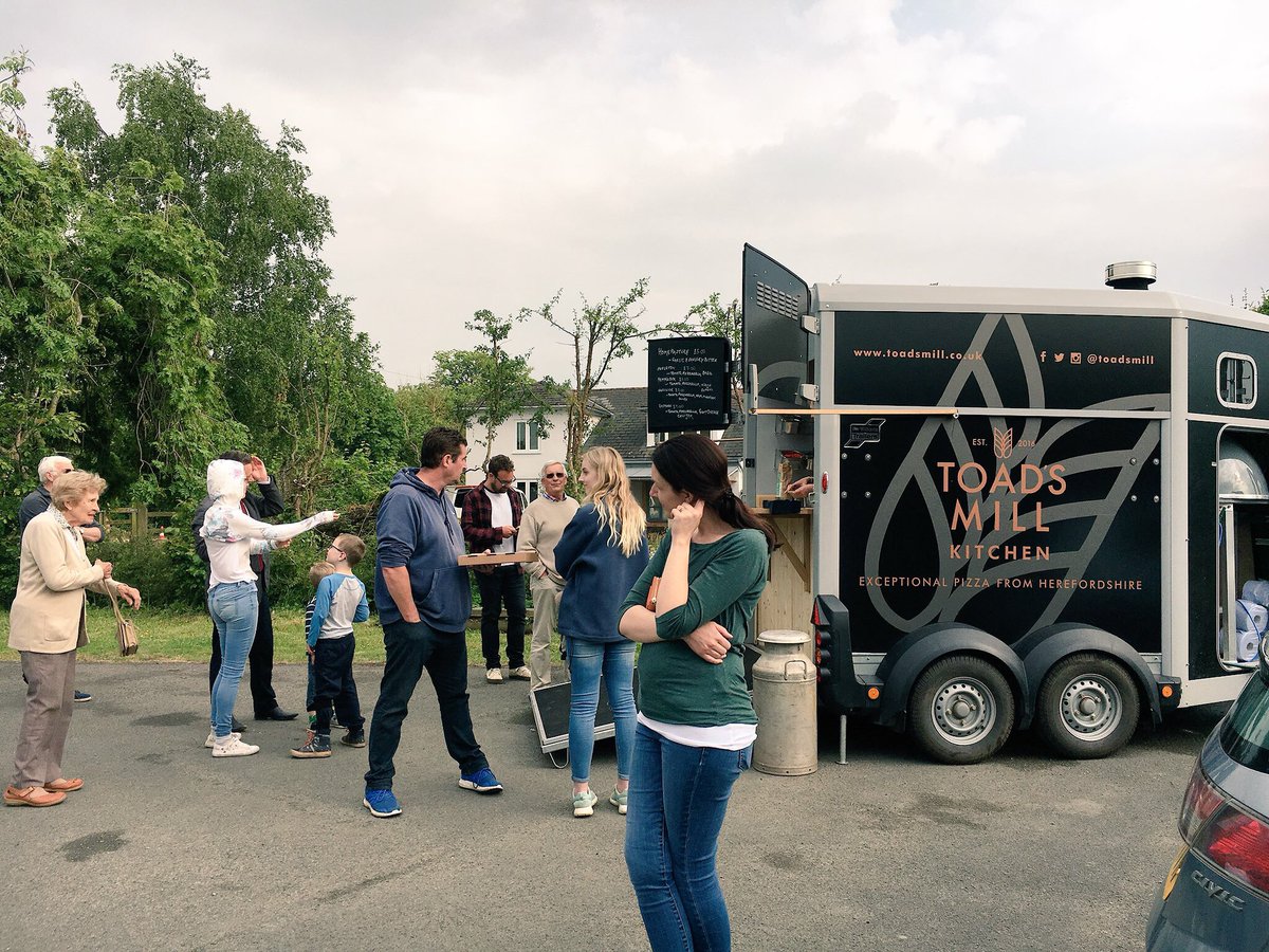 ToadsMill's tweet photo. Calling all pizza-lovers.....we’re bringing the #ToadsMillKitchen pop-up #pizza trailer to Eckington in #Worcestershire on Thursday. Can’t wait to see you all again for wood-fired loveliness #spelt #pizza #farming https://t.co/WvFihn3zzq