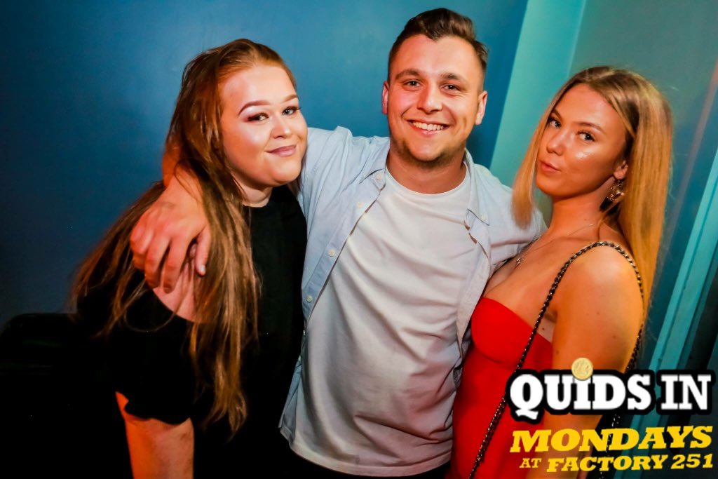 MancStudent2018's tweet photo. Roll on Monday.... #QuidsIn 

£1 Entry | £1 Drinks 🤑
6 Dj's | 3 Packed  Music Floors 😝
Hip Hop | Indie | House 🎧🎧🎧
OPEN TILL 4AM > EVERY MONDAY > FACTORY  !!! https://t.co/vhsOFyoYWH