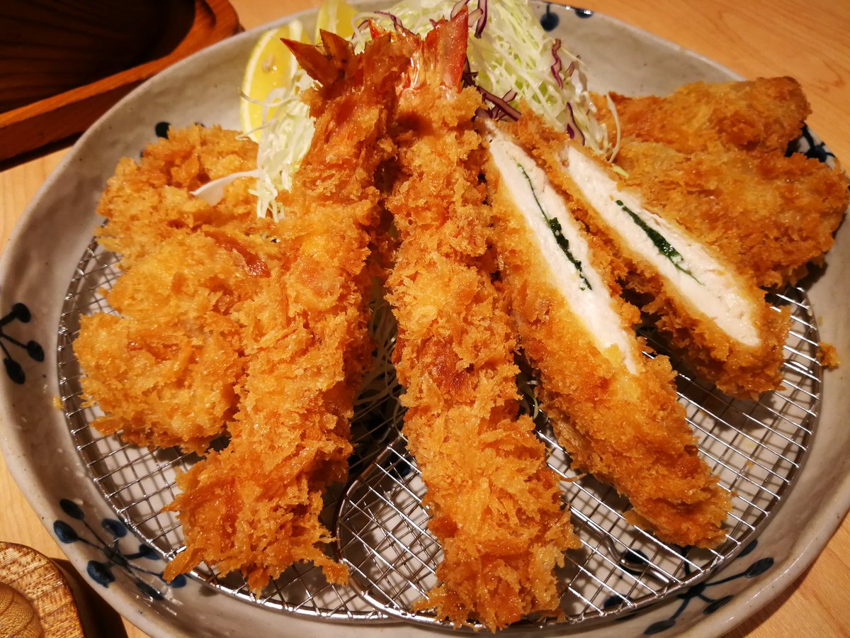 EatwithOum's tweet photo. สาวก ทงคัตสึ ห้ามพลาด
📌 Tonkatsu Wako Central World 
ฝั่งอิเซตัน 
🍽️ จัดไปกับชุดเซ็ท 2 ท่าน ทงคัตสึ จานใหญ่ๆ ในเซ็ทเสิร์ฟคู่กับข้าวร้อนๆ พร้อมเครื่องเคียง ไข่ตุ๋น ซุป และ น้ำส้ม โค้ก ชาเขียว กะหล่ำฝอย กับ ข้าว เติมไม่อั้น
⭐ เซ็ทนี้ 780 บาท ไม่รวม Vat
@aroii #อร่อยไปแดก https://t.co/42afTkuYV5