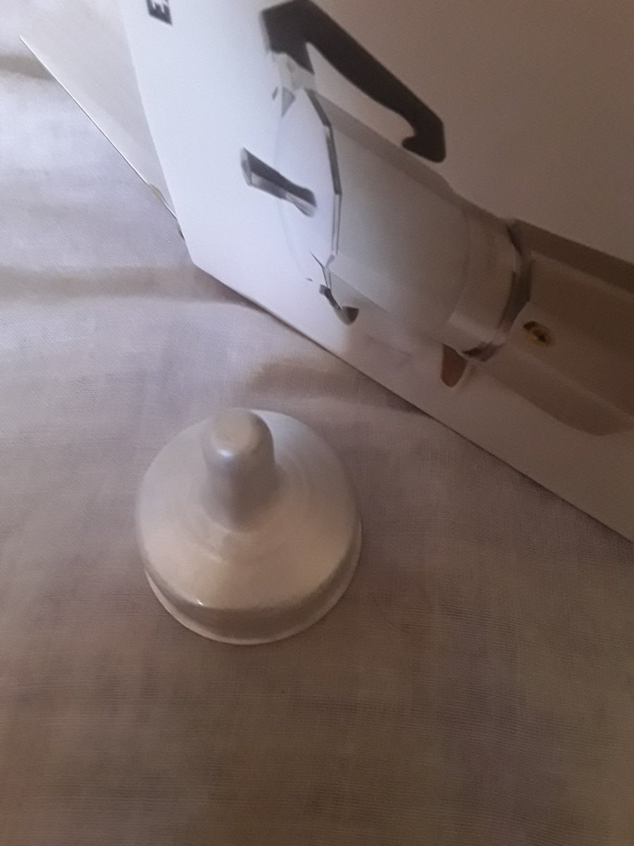 Barbaramaste's tweet photo. 😱😱😱 è adesso ???? Come lo faccio il caffè??
Ho pescato il 🃏,  ho comprato l'unica macchinetta col filtro chiuso! 
#soloame 😣😣😣 https://t.co/M3DqikOng3