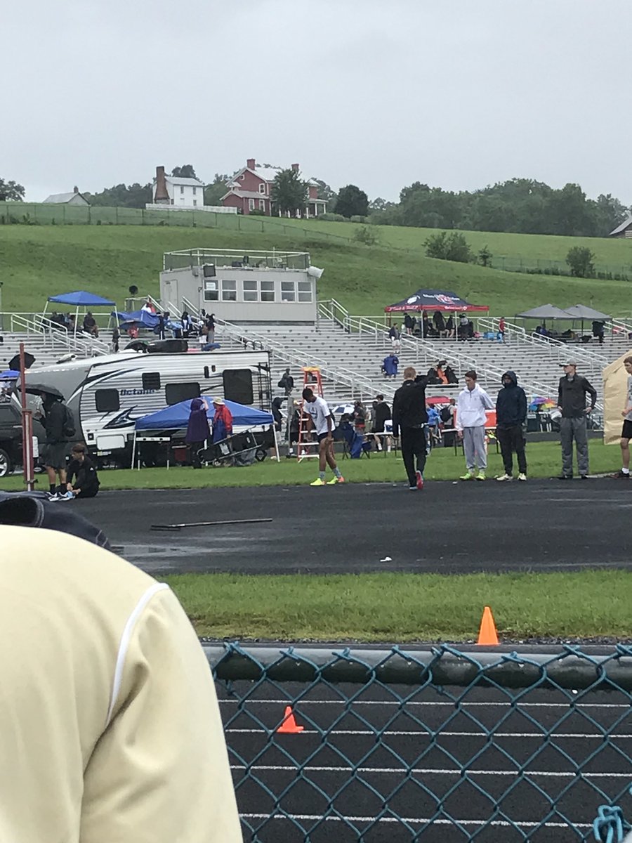 AbingdonXCTF's tweet photo. Maceo Smith is about to take flight in the Men’s High Jump!✈️✈️✈️ https://t.co/KQ8vnmHKht