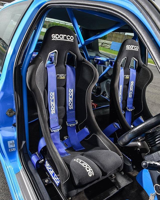 TurboRenault's tweet photo. @charliet_182_rb -  Race car yooooo 🏁🚙💥🏁 #sparco #rev #harness #3inch #showcar #racecar #colourtheme #rollcage #motorsport #weekendtoy #momo #strippedandstyled #boosted #powertoweight #ratio #renault #clio #sport #modified #attentiontodetail #its #st… https://t.co/ucXPQk3pN3 https://t.co/nrUri1nJ5R
