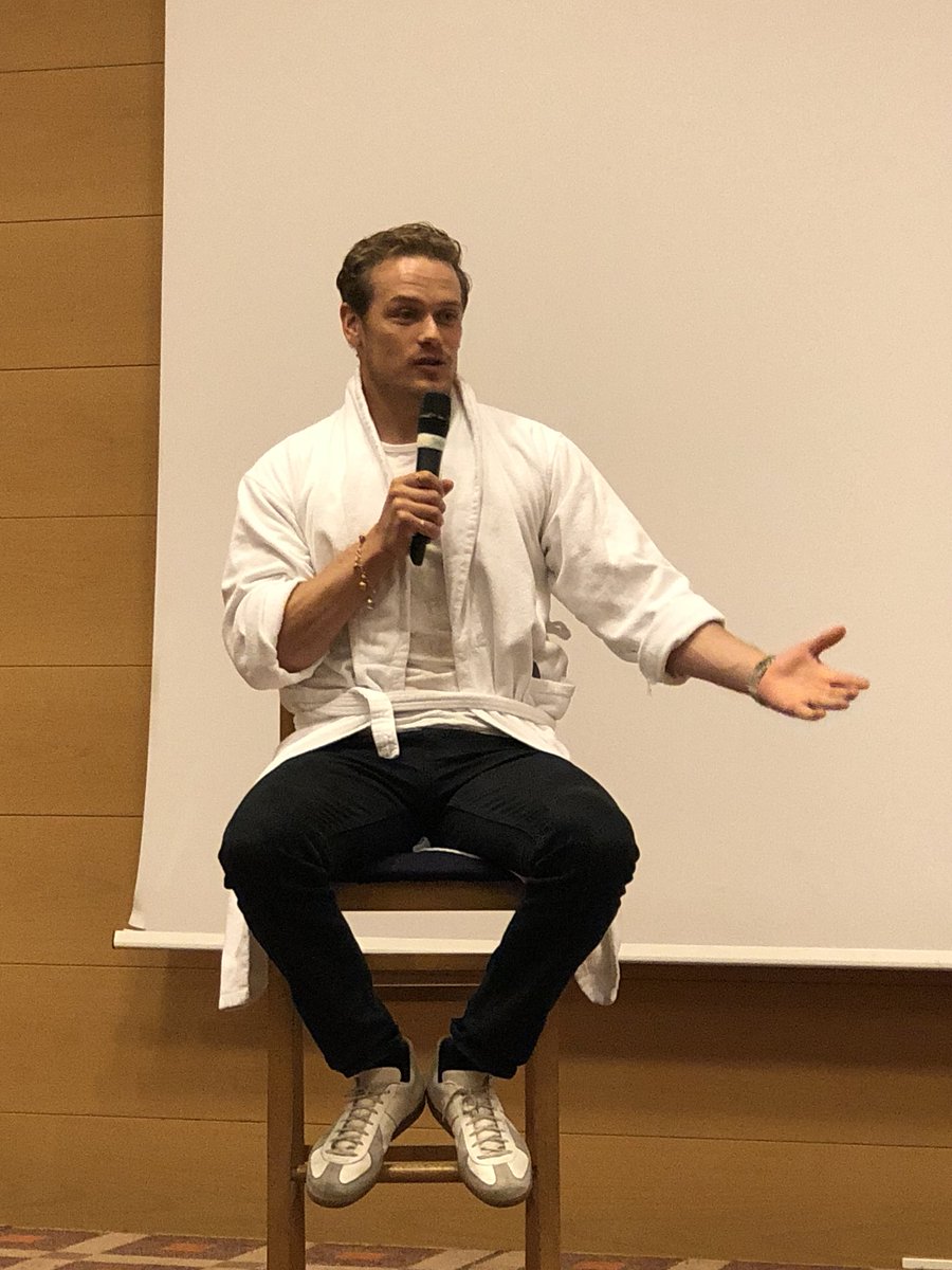 JusInBelloCon's tweet photo. Sam Heughan fanmeet stage talk #bathrobe #SamHeughan #JIBLAND3 #JIBWEEK2018 #JIB9 https://t.co/JoJkFBVs4d