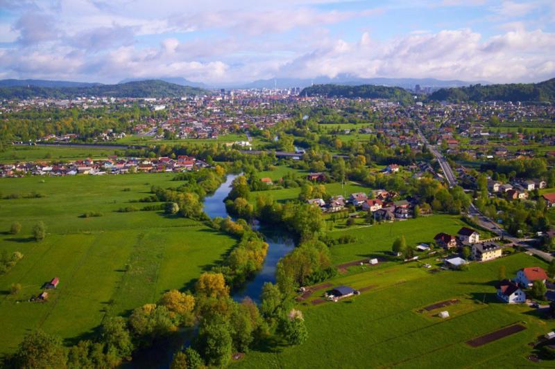 #Ljubljana uses #naturebasedsolutions as an instrument for #Urban #Regeneration and #Wellbeing.  The #city administration has closed the city centre for motorised traffic, renovated it and created an urban #Ecological #Zone 100,000 m2. Read more on the #ThinkNature #Platform !