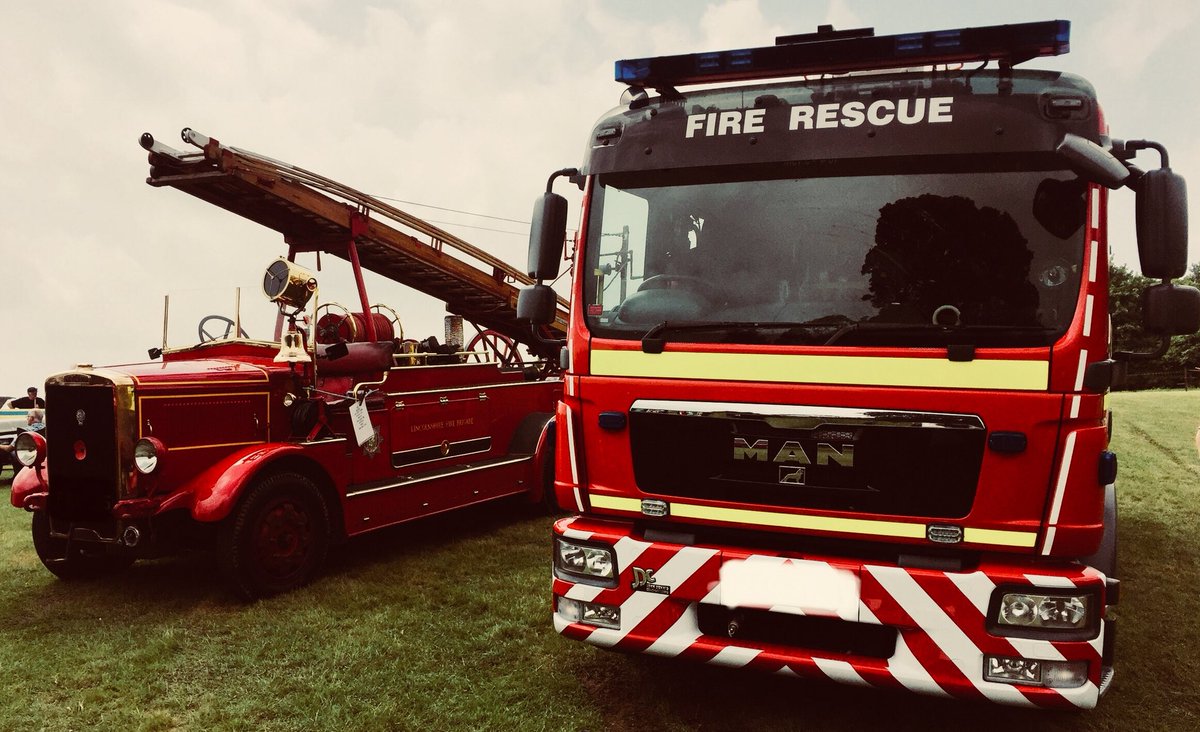 Today we are at the <a href="/LouthLions/">Louth Lions</a> #ClassicCarShow in Louth. We are talking fire and road #safety to the visitors and our Betsy #vintage fire engine is raising money for <a href="/firefighters999/">Fire Fighters Charity</a>. Come and pay us a visit 🚒
<a href="/LincsFireRescue/">Lincolnshire Fire and Rescue</a>