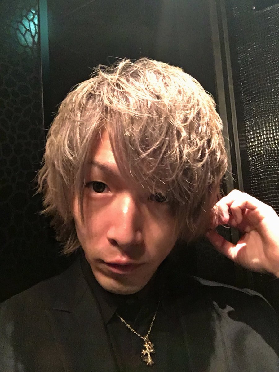 尾上 律 Di Twitter いつもは自分で髪セットしてるけど 今日は初めてヘアメとやらに行ってきたよ 流石はプロの技だよね 綺麗にセットされてるだけでもモチベーション上がるわ 歌舞伎町 ホスト ホストクラブ レグルス Reglus スーツ男子