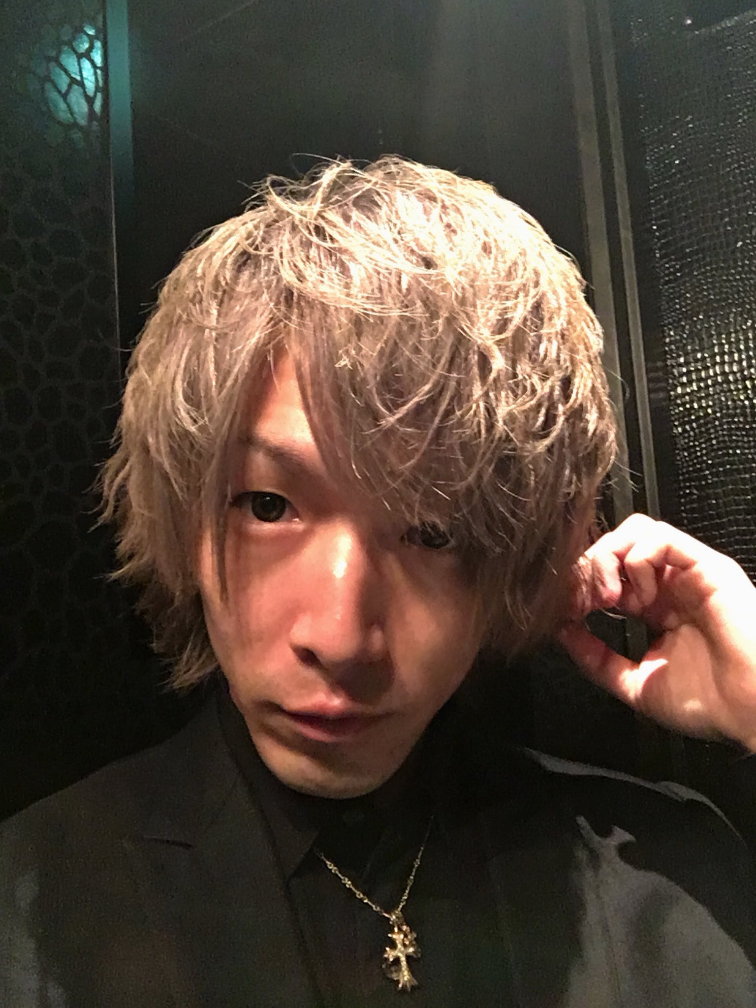 尾上 律 いつもは自分で髪セットしてるけど 今日は初めてヘアメとやらに行ってきたよ 流石はプロの技だよね 綺麗にセットされてるだけでもモチベーション上がるわ 歌舞伎町 ホスト ホストクラブ レグルス Reglus スーツ男子