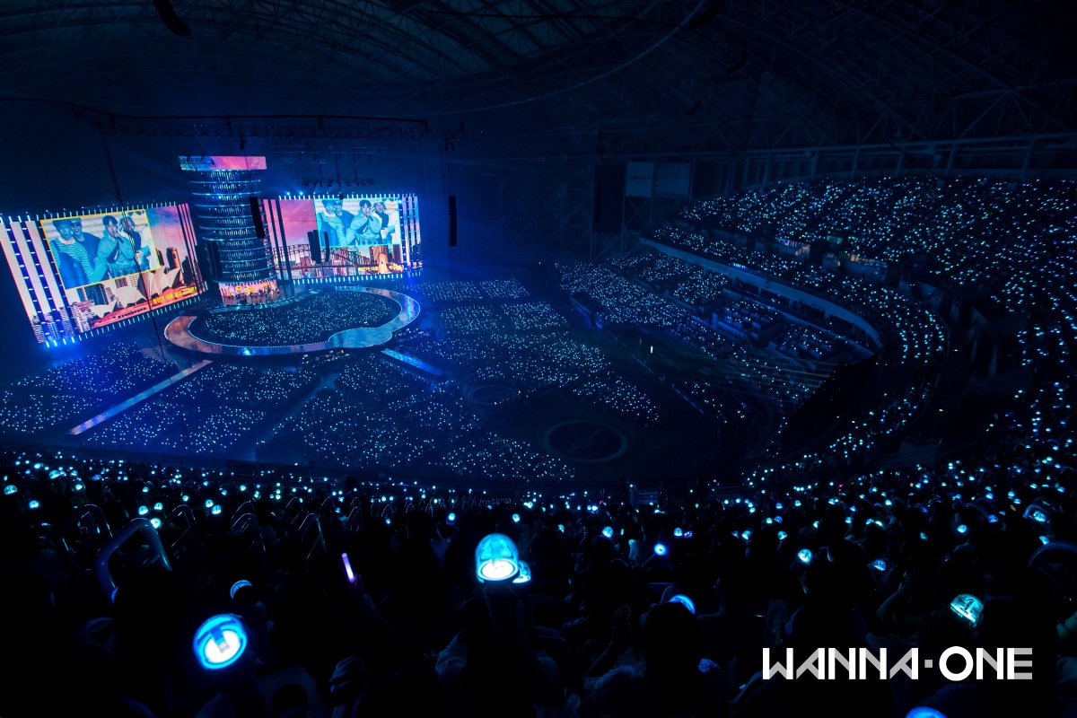 WannaOne_twt's tweet photo. Wanna One l Thank You Wannables!

워너원 월드투어의 서막을 여는 
<ONE: THE WORLD in Seoul>
함께해주신 워너블 여러분, 모두 감사합니다!

Wanna One "1÷x=1 (UNDIVIDED)"
TITLE TRACK '켜줘(Light)’
2018.06.04(MON) 6PM Release

#WannaOne #워너원 #WannaOneWorldTour #워너원월드투어 https://t.co/I8HzrQ5oeB
