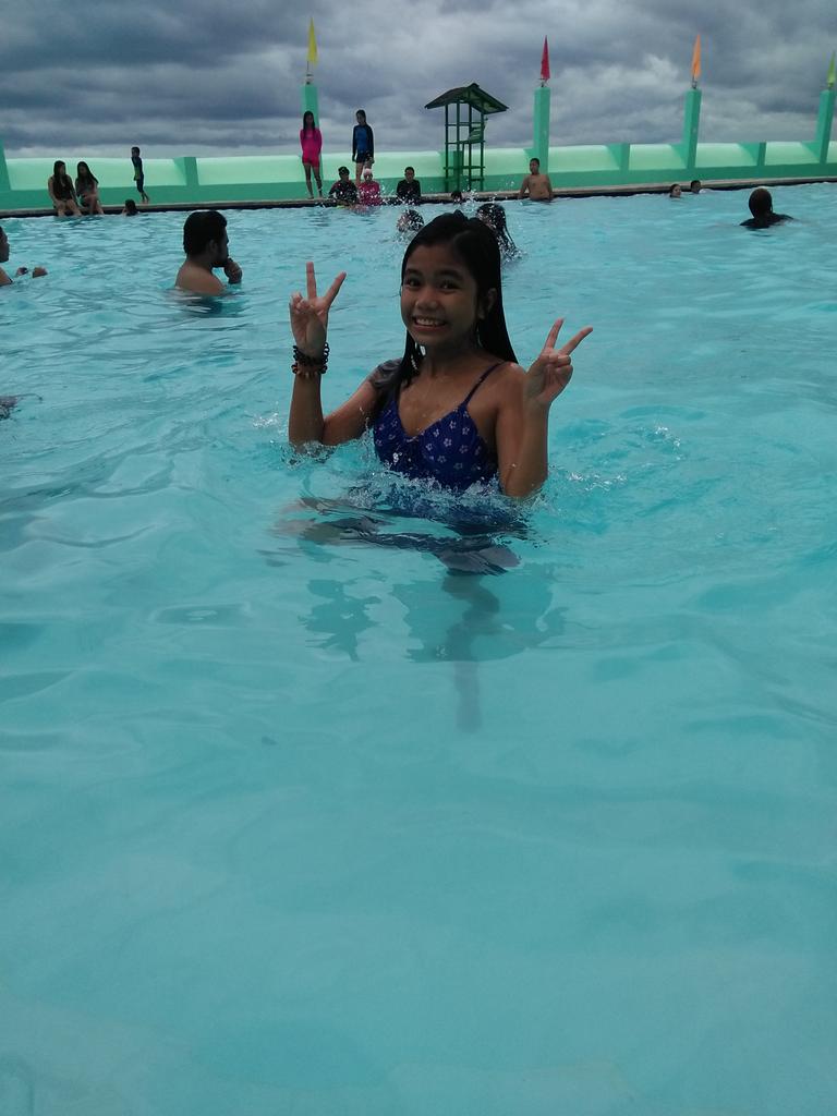 Babsychan2's tweet photo. Kunwari matangkad ako sa swimming pool na 4ft.
.
.
.
.
.
.
.
.
.
.
.
.
.
Tatalon para tumangkad ���� https://t.co/u5gGbBLxSa