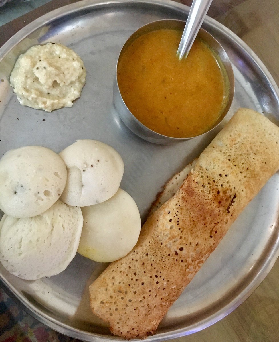 culinarychaser's tweet photo. #cookwithneha 
South Indian #food at home..
Follow @culinarychaser 
#cookingbyme #cooking #cookingfun #cookingpassion #homemade #foodie #indianfood #jaipur #foodporn #yummy #SundayFunday #southindianfood #india #rajasthan #culinarychaser #idli #idlisambhar #vegetarian #sunday https://t.co/pvgaxJ7WII