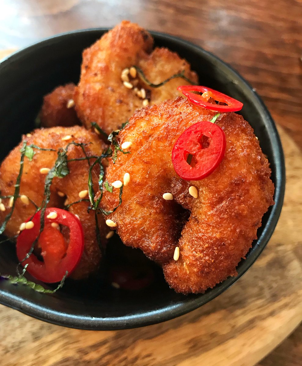 Starting our Sunday lunch <a href="/Kingwilliampub/">King William pub and dining</a> with the MOST incredible crispy prawns, with lots of lime, chilli &amp; coriander 😍