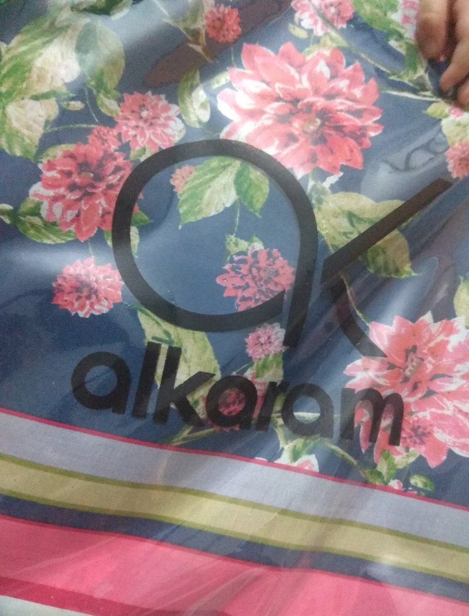 hinasafi's tweet photo. #IsMay #StudioByTCS ka voucher tha.
Aapki behan ne avail krliya. 2 din main Alkaram ka jorra agaya. Authentic stuff but they need to stock on much recent collections too. https://t.co/iKKS3HMTrh