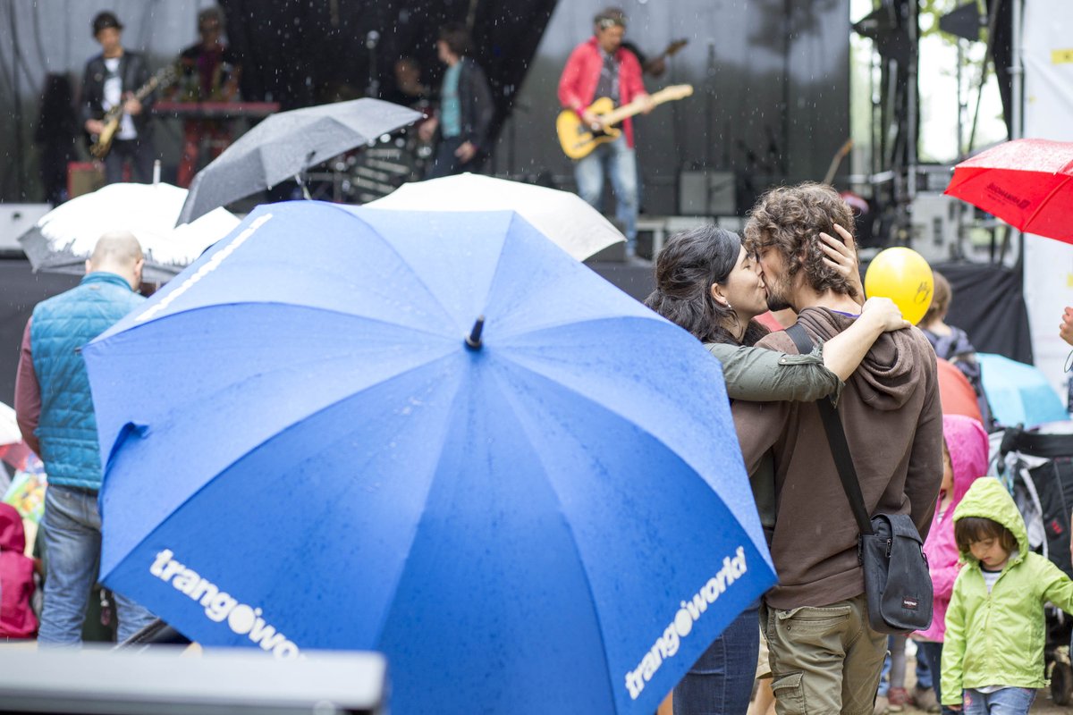 No hia res que aturi l'amor... segon dia de el <a href="/festivalot/">festivalot</a> sota la pluja i al só dels Rollings!