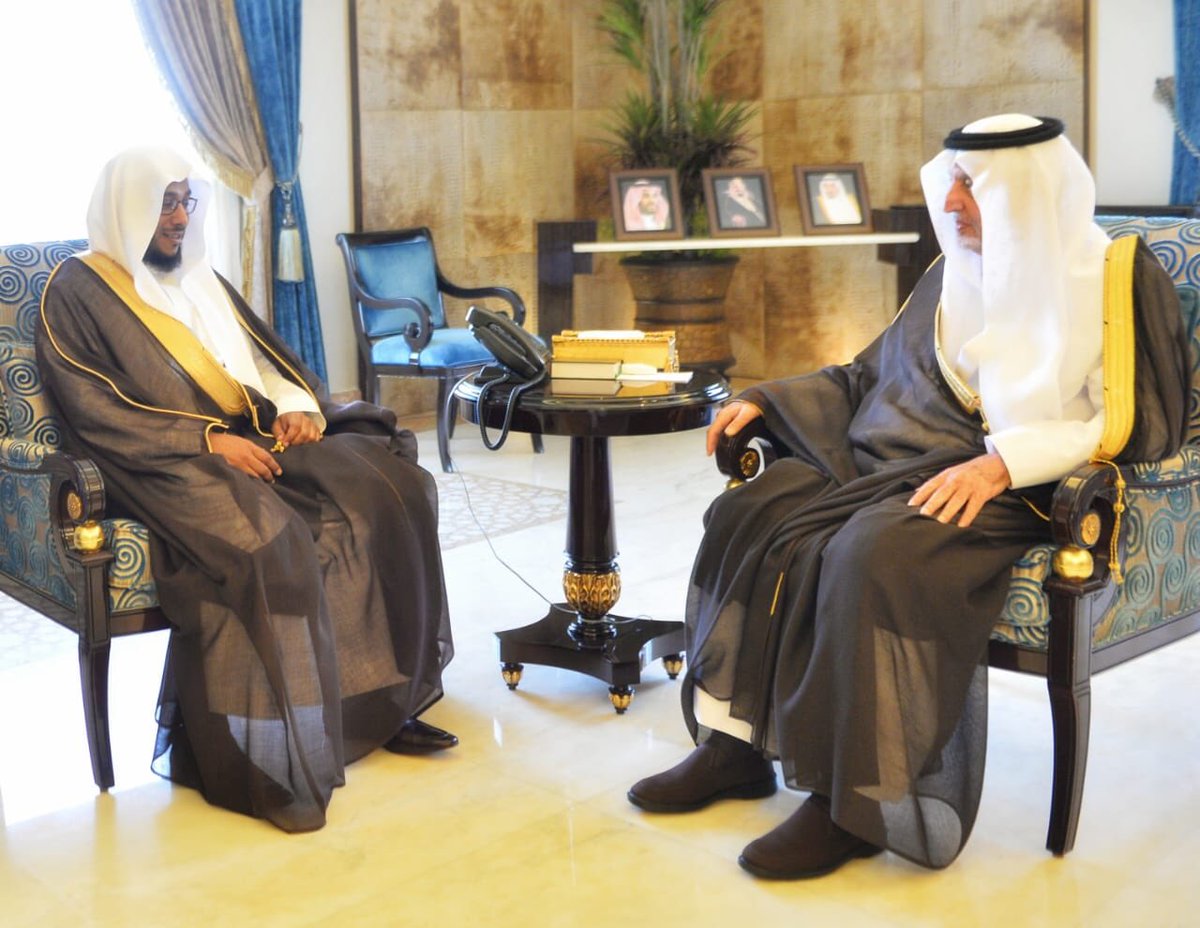 makkahregion's tweet photo. #أمير_مكة ونائبه #عبدالله_بن_بندر يطلعان
على أعمال المحكمة التجارية بعد تحويلها
من دائرة قضائية إلى محكمة
واستقلالها عن "ديوان المظالم"
#إمارة_مكة https://t.co/C6Z55d6CvH