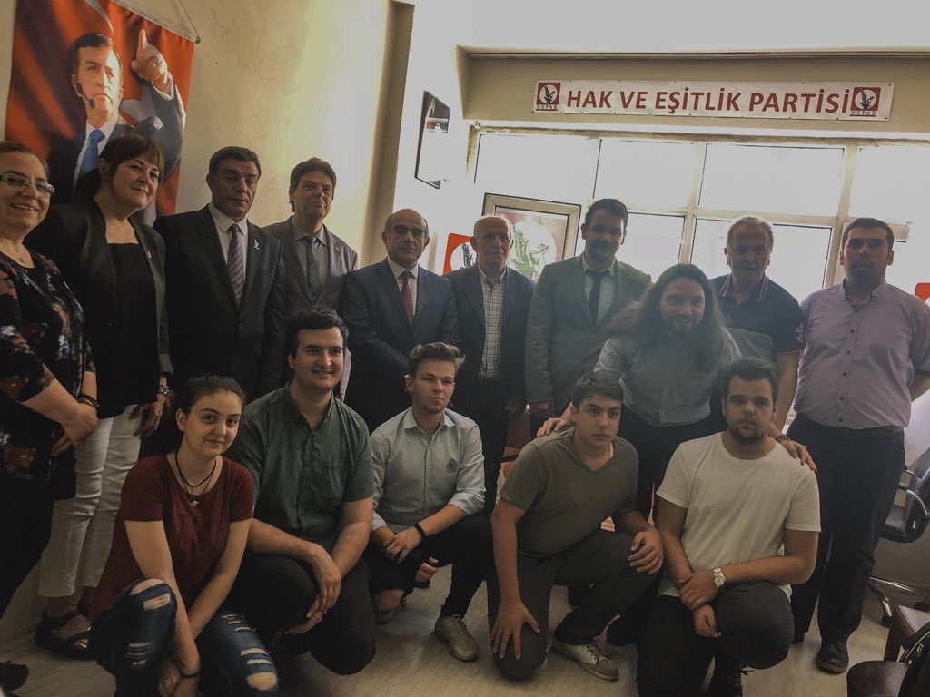 Vatan Partisi Kocaeli İl Başkanı Vedat Olguntürk, il yöneticileri, Vatan Partisi Genel Merkez yöneticisi ve MV adayı Mehmet Akkaya, genç MV adaylarından Öncü Gençlik İl Başkanı Furkan Yüce ve MV adayıSebahat Cicioğlu ile birlikte il örgütümüzde nezaket ziyaretinde bulundular.