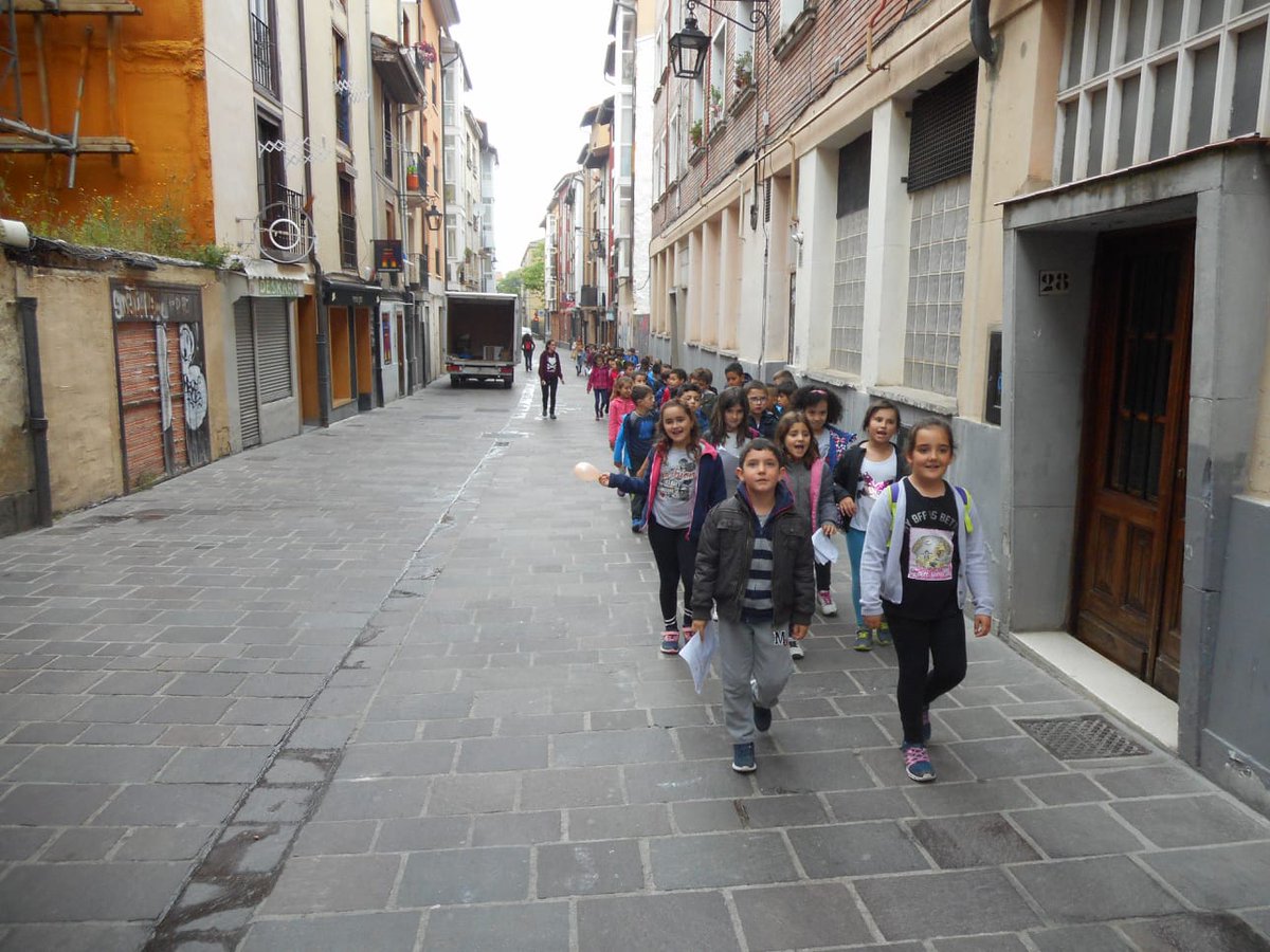 Aurten ere Salburuko LH2ko ikasleak etorri dira <a href="/halabedi/">Hala Bedi</a> irratira halabedi.eus/2018/06/03/sal…