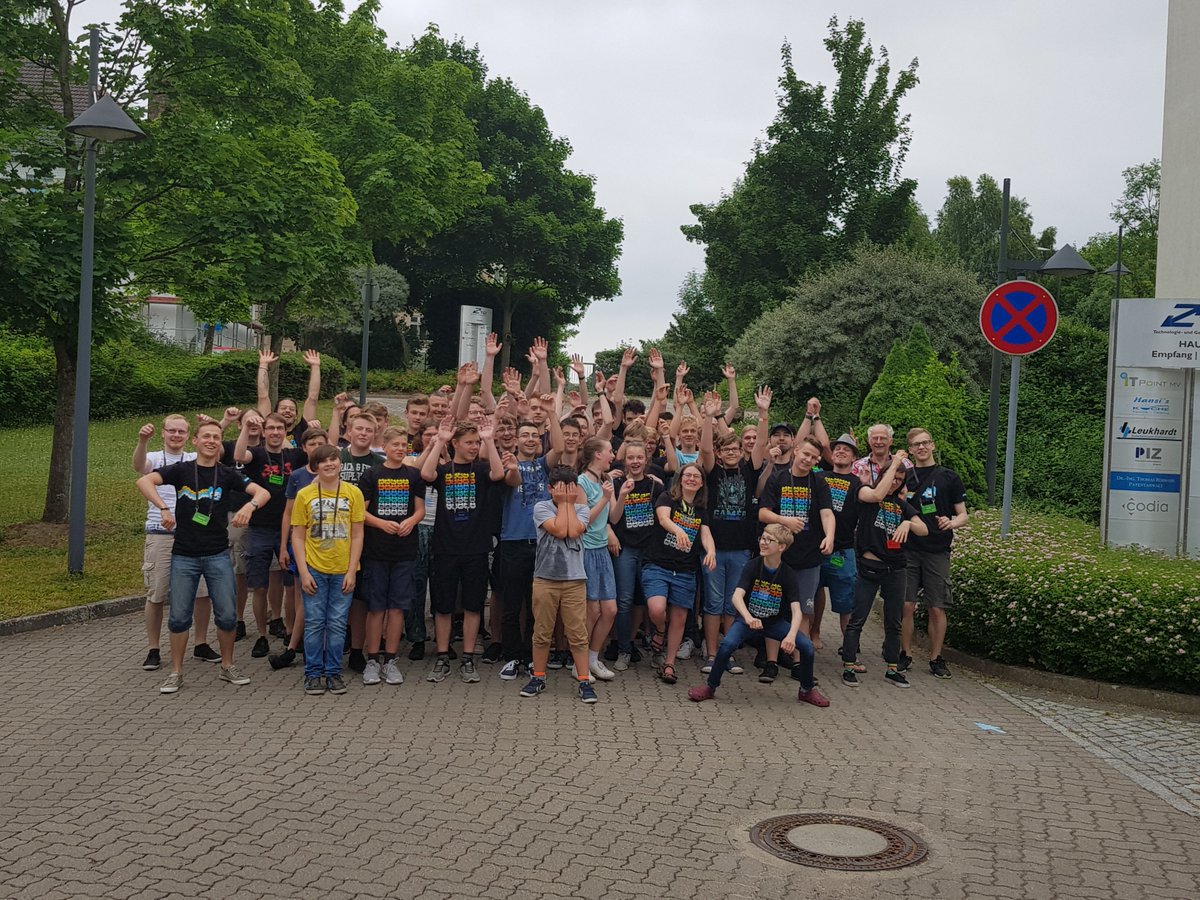 PLANET_IC's tweet photo. @Jugend_hackt_MV 2018 ist zu Ende. 9 Teams präsentierten die Ergebnisse ihrer Projekte #jhmv18 #jhmv #jugendhackt https://t.co/U1xB3JLiHI