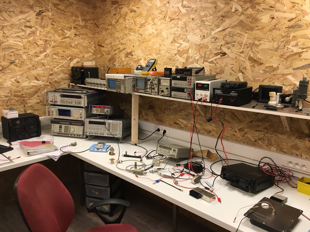 ON4DPX's tweet photo. Lazy sunday afternoon , playing around with some microwave gear : big fun ! 😊
#Hamradio #microwave #rflab https://t.co/GAfkY82pcJ