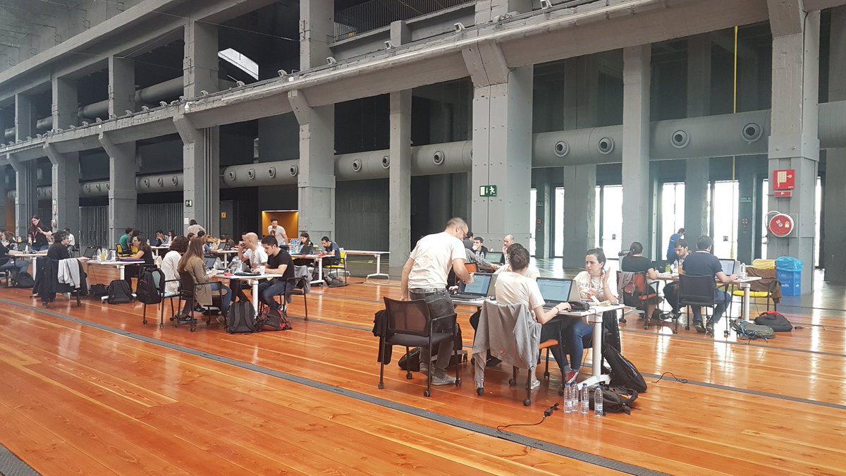AikaVentures's tweet photo. Segundo día del #CallofData2018 Emocionante #datathon los equipos están muy concentrados solucionando el reto de @Acontraelhambre https://t.co/DYs9Eh6wgq