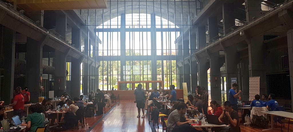AikaVentures's tweet photo. Segundo día del #CallofData2018 Emocionante #datathon los equipos están muy concentrados solucionando el reto de @Acontraelhambre https://t.co/DYs9Eh6wgq
